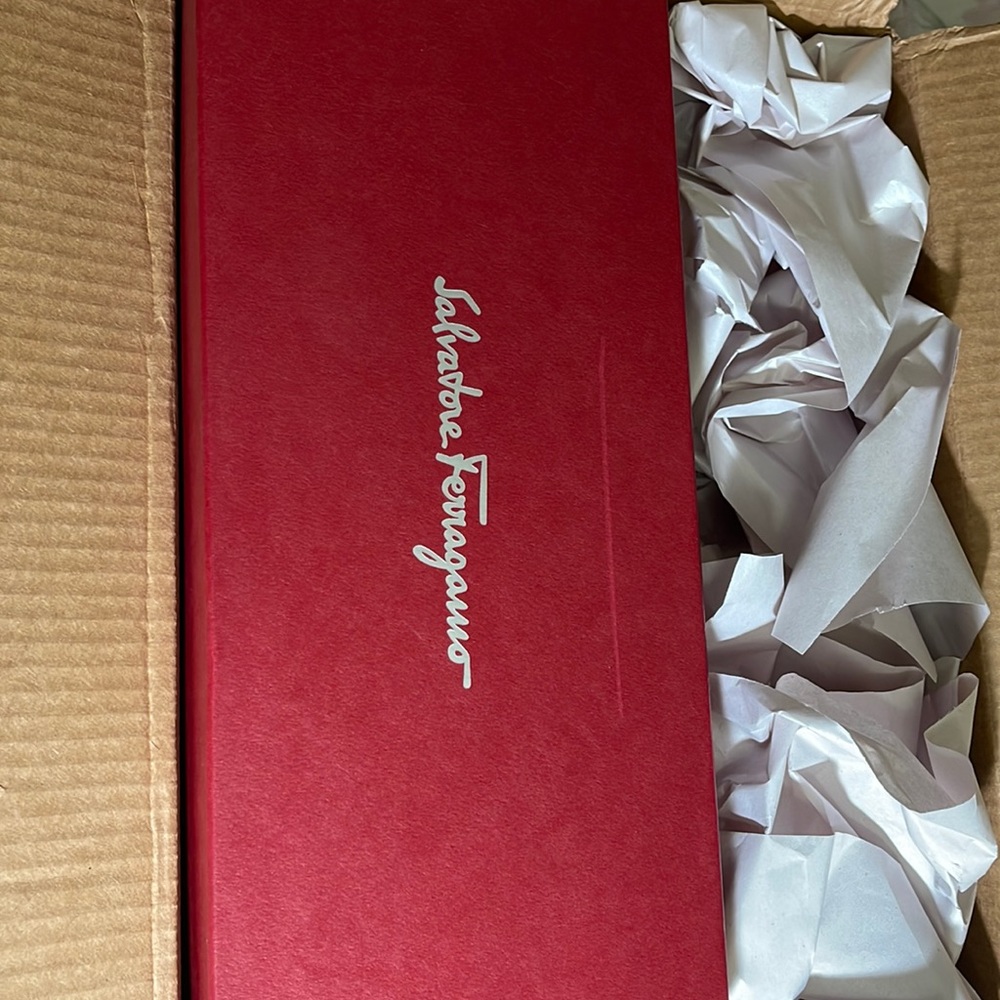 Salvatore Ferragamo slides 🎉🎉🎉flash sale 🎉🎉🎉
